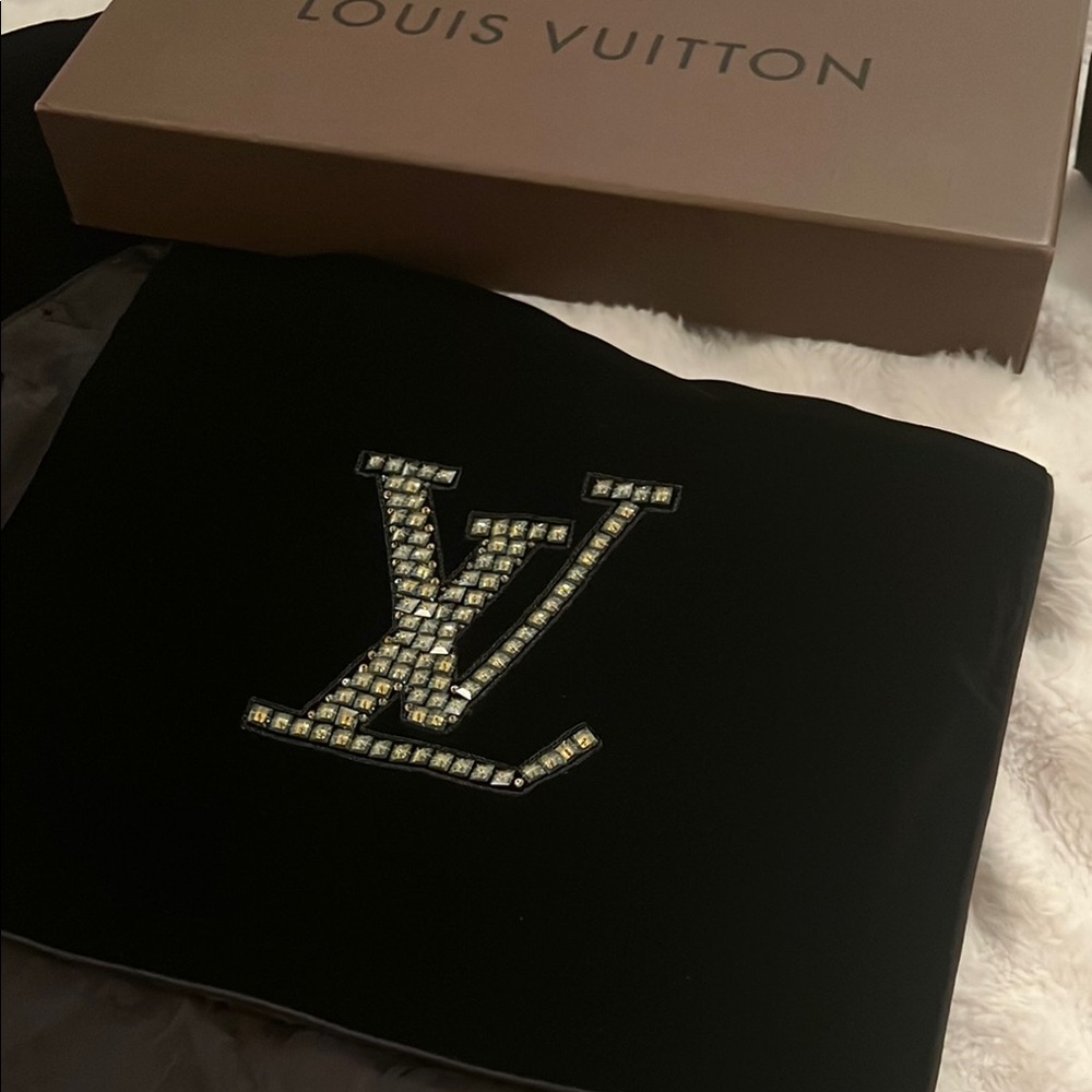 Louis Vuitton Black Velvet Scarf with Iconic LV Logo Rhinestones Silk backside - Picture 11 of 13